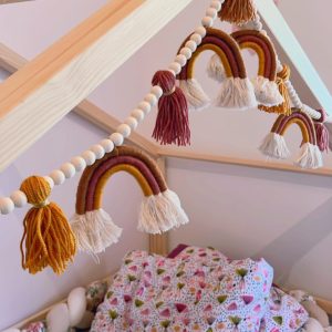 Grande guirlande de perles, pompons et arc-en-ciel à personnaliser