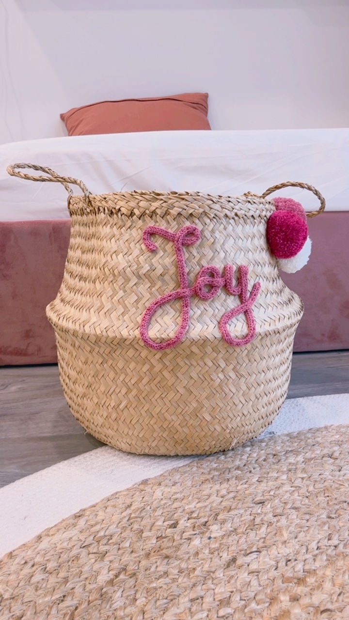 Grand Panier à jouets modèle tressé avec pompons vieux rose