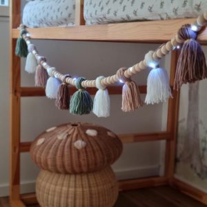 Grande guirlande de perles et pompons à personnaliser