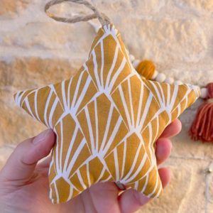 Étoile de Noël en tissus graphique moutarde