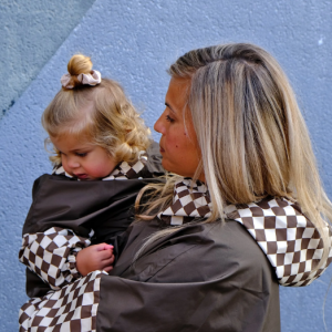 Poncho de pluie enfant damiers kaki – Poule Party