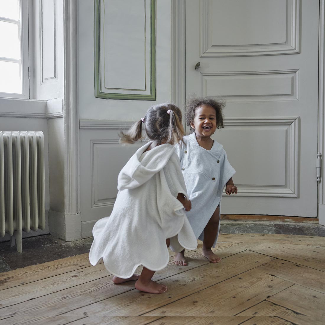 Poncho de bain bébé bleu – Elodie Détails – Image 3