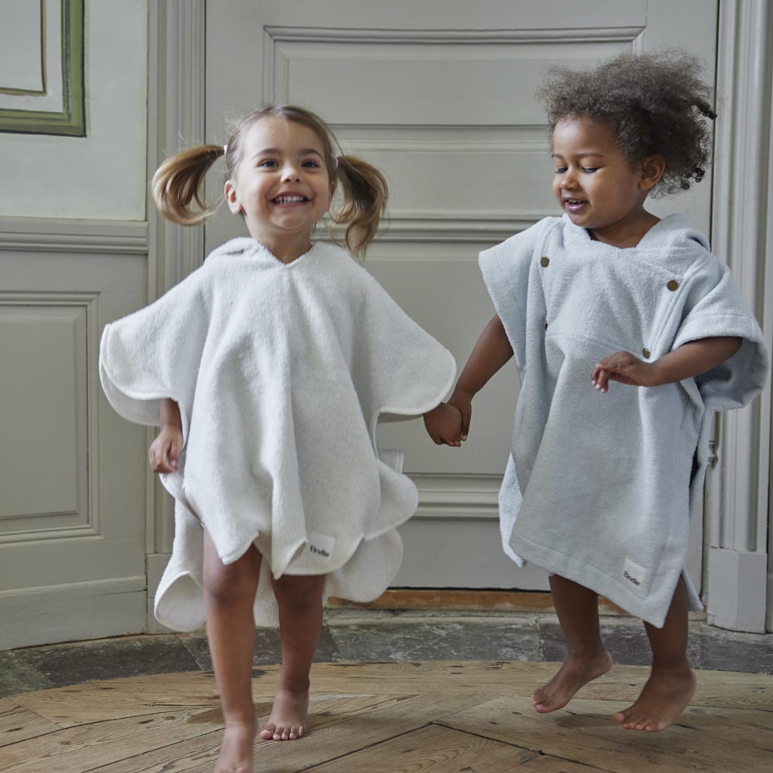 Poncho de bain bébé bleu – Elodie Détails – Image 2