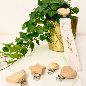 Attache Tétine Personnalisée gaze de coton rose à motifs dorés et double gaze blanc