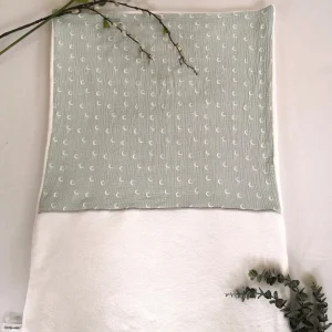 Couverture bébé légère vert sauge, personnalisable