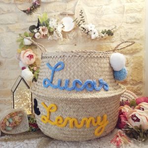 Grand Panier à jouets tressé double prénom avec pompons