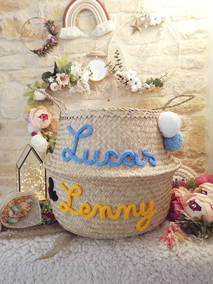 Grand Panier à jouets tressé double prénom avec pompons