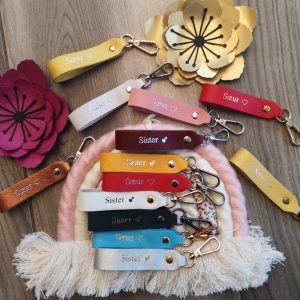 Porte clés en cuir Sœur ou Sister