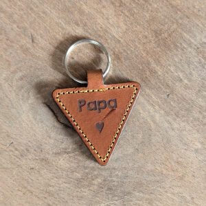 Porte-clés en cuir triangle coutures jaunes – Papa
