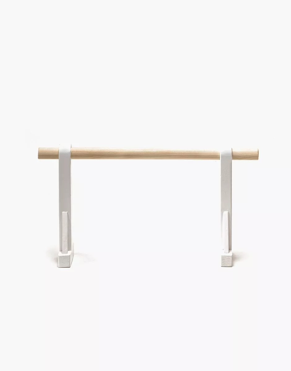 Barre de danse en bois blanc pour poupées – Image 4