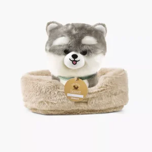 Aïko, chien en peluche de 18cm avec collier et son panier en fausse fourrure beige
