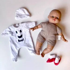*Poupée Babies 28cm à peau mate avec ensemble Dors bien Boo et chaussons simili cuir rouge