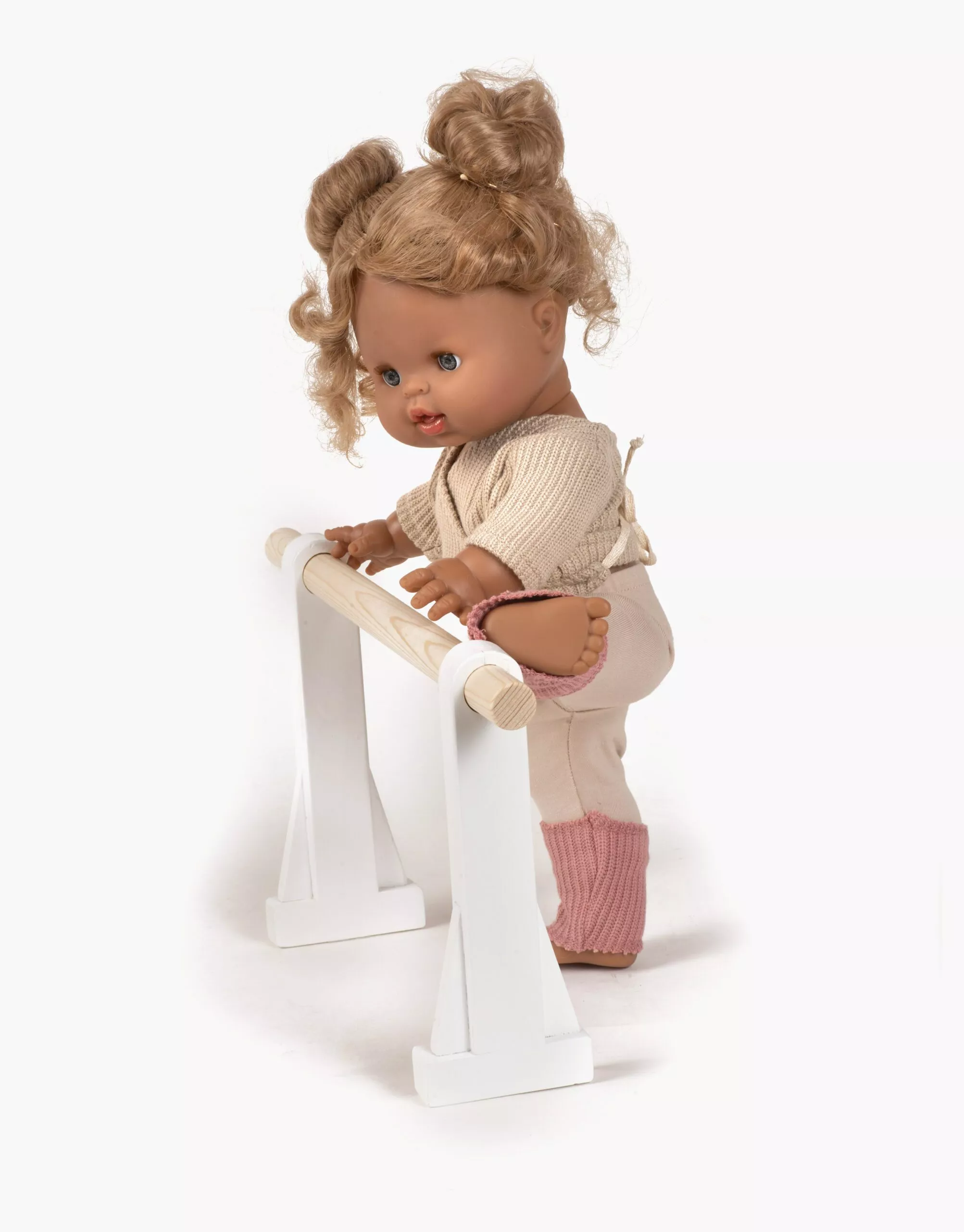 Barre de danse en bois blanc pour poupées – Image 3