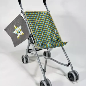 *Poussette poupée avec assise en coton enduit Écailles et son sac